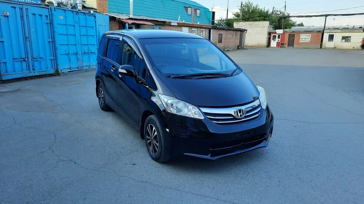 Продажа хонда в красноярске. Хонда Фрид 2013. Хонда Фрид 2013 синяя. Honda freed черная. Хонда Фрид 2013 фото.