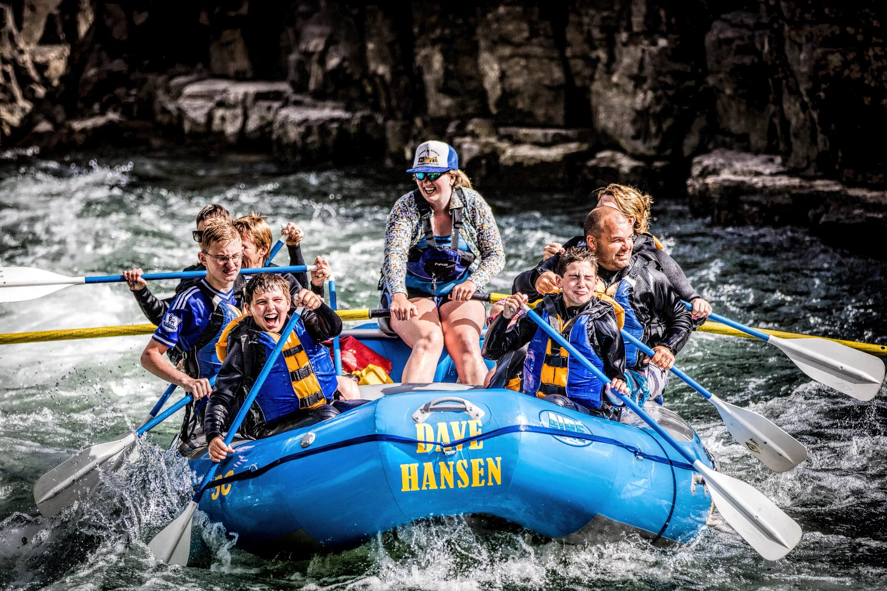 Речные развлечения. White Water Rafting вид спорта. Рафтинг в Лосево. Экстремальный рафтинг.