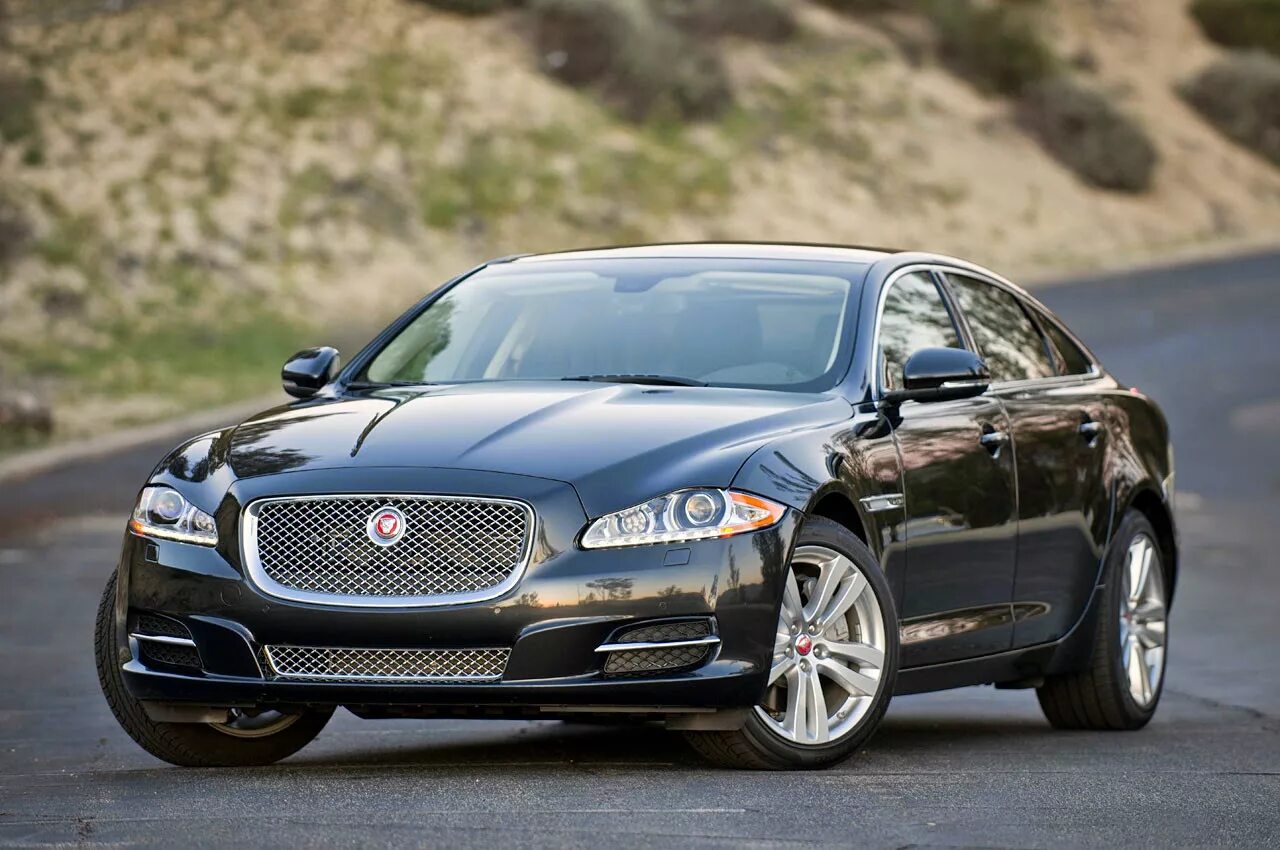 Машина ягуар страна производитель. Ягуар XJL 3.0. Jaguar XJL 3.0 AWD. Автомобиль Ягуар XJL. Ягуар XJ 500.