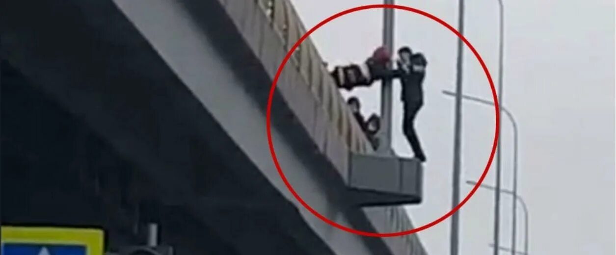 Заключение психолога на суицид. Попытка совершения суицида. Девушка спрыгнула с моста. Проблема суицида молодежи. Суицидальное поведение подростков.