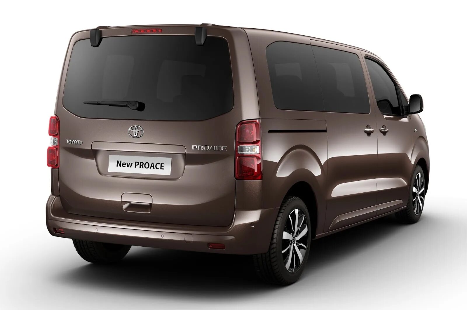 Citroen spacetourer toyota proace. Ситроен спайстурер. Citroen toyota. Peugeot traveller toyota proace. Toyota proace city verso 2018.