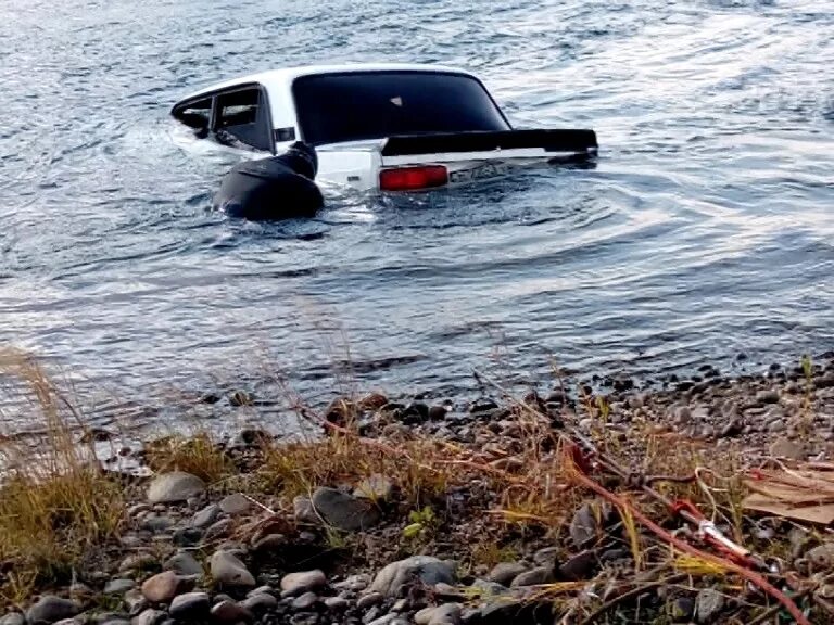 К чему снится машина в воде. Утопленный автомобиль. Машина тонет. Утонувшие Жигули.