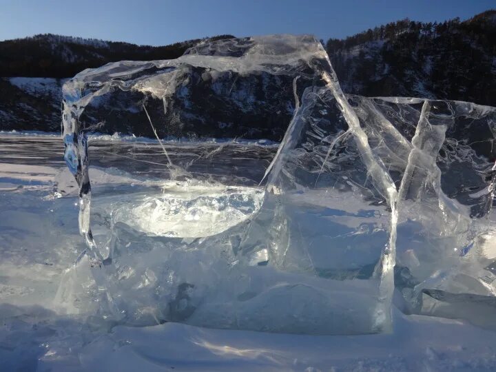 Снег состоянии воды. Ледяная чаша на Байкале. Твердоесостояния воды. Вода в твердом состоянии картинки. Метастабильные состояния вода фото.