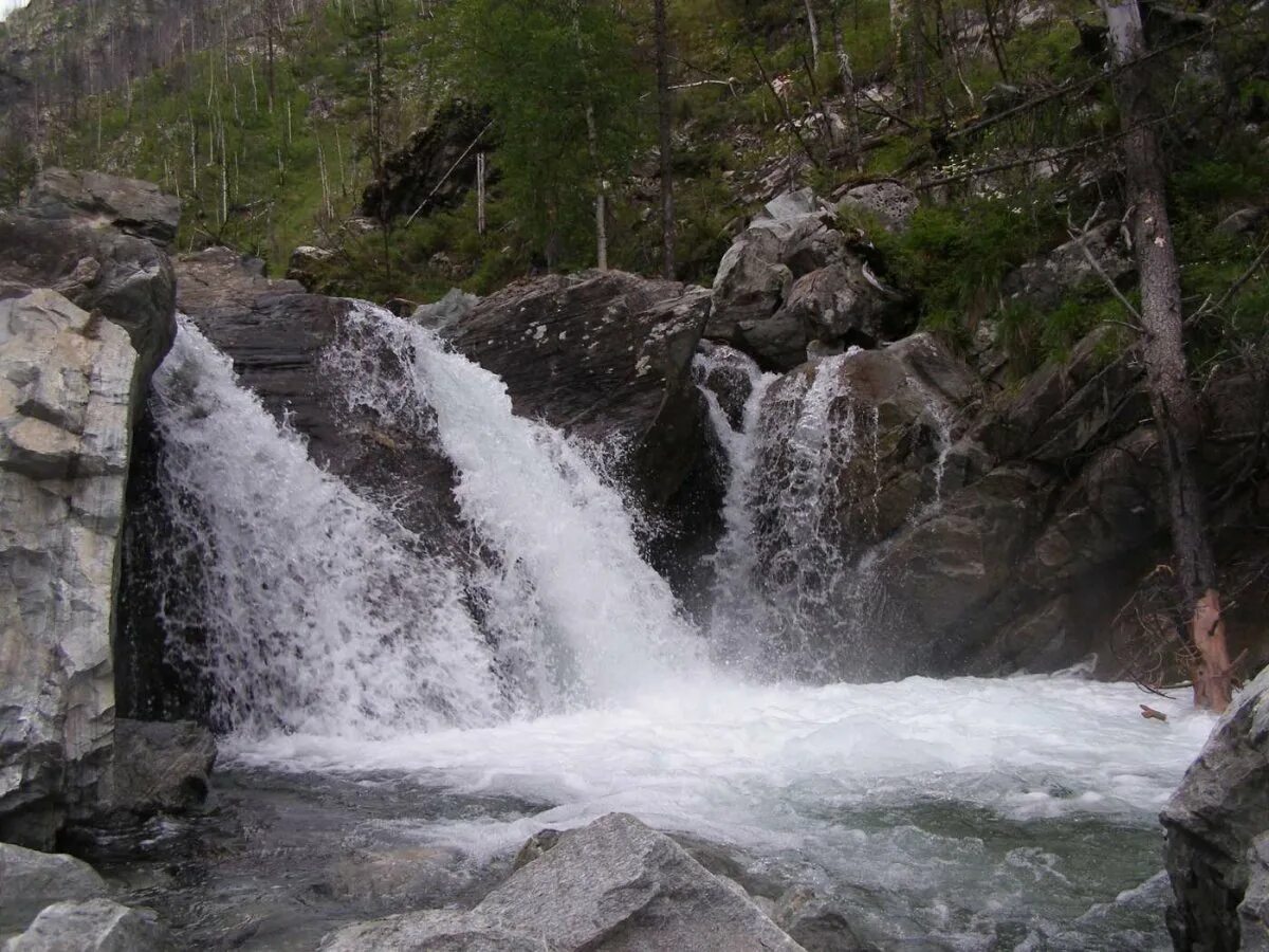 Источники бурятии. Водопад Тункинский Аршан. Курорты Аршан Тункинского района Бурятия. Аршан Тункинская Долина водопад. Водопад Аршан Тункинский район Бурятия.