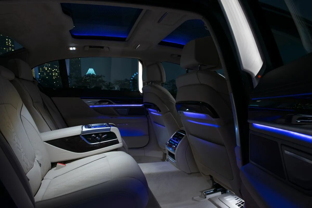 Bmw x5 подсветка. BMW 7 Series Interior. BMW 7g12 Interior Ambient Light. Sky Lounge BMW g11. BMW x7 Interior Lightning.