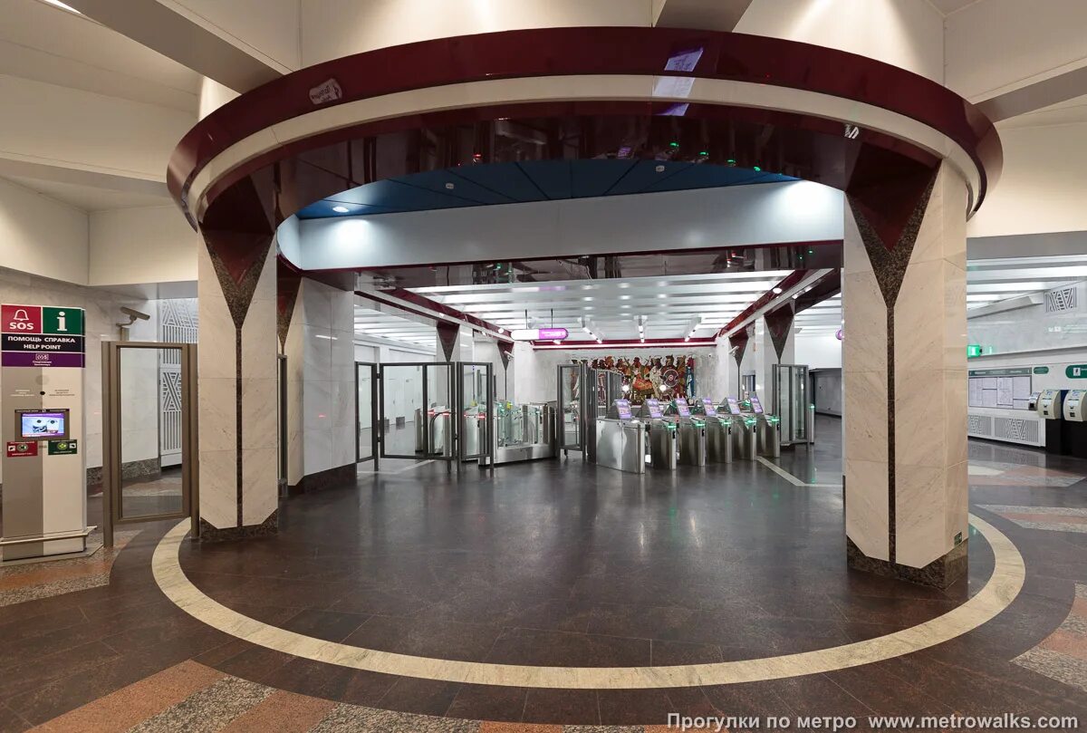 Вестибюль московского метрополитена. В москве в вестибюле. В москве в вестибюле. Курская метро холл. Вестибюль станции вднх.