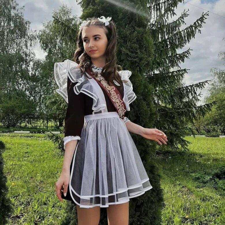 Самые красивые выпускницы. Беременна после выпускного. Выпускницы 18. Девочка на выпускном в школе. Студентка выпускница.