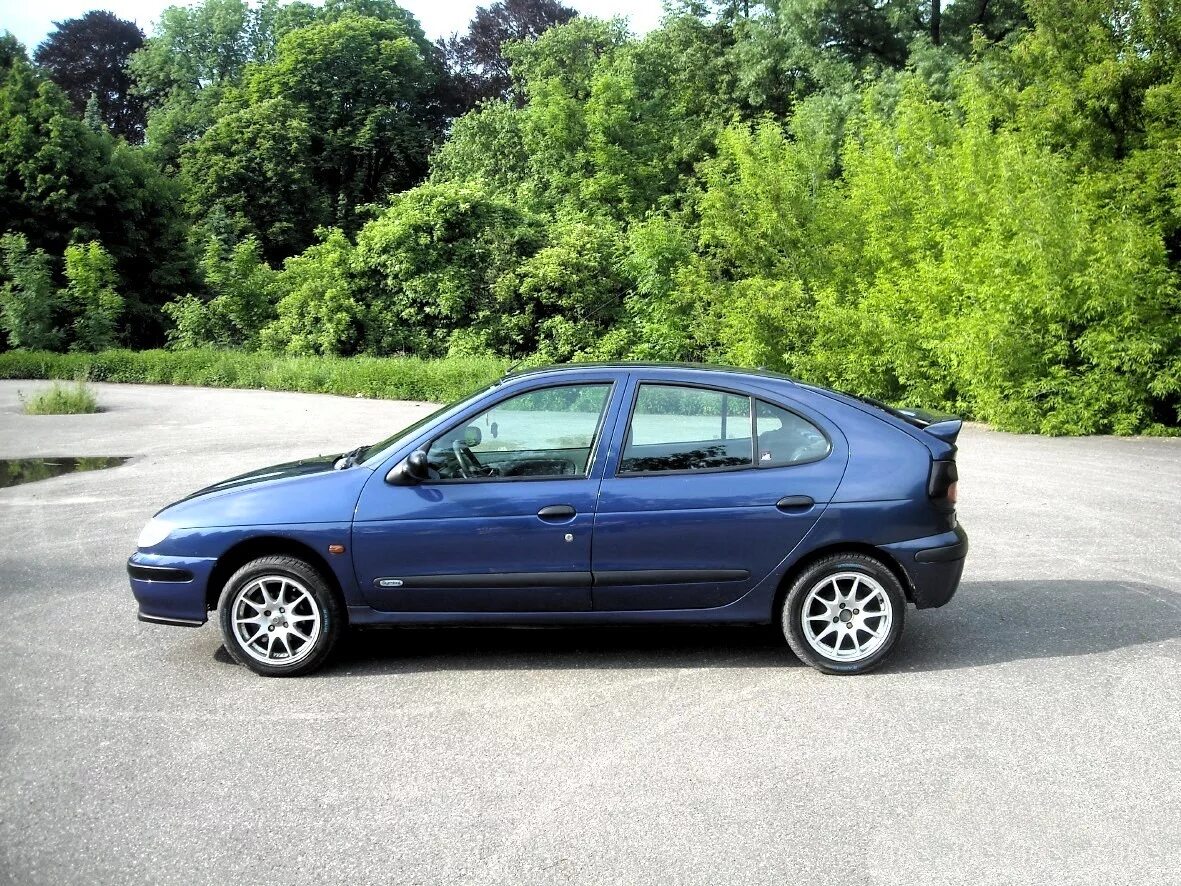 2002 megane. Renault Megane 1. Рено Меган 1999 хэтчбек. Рено Меган 1 хэтчбек. Renault Megane 1.4 2002.