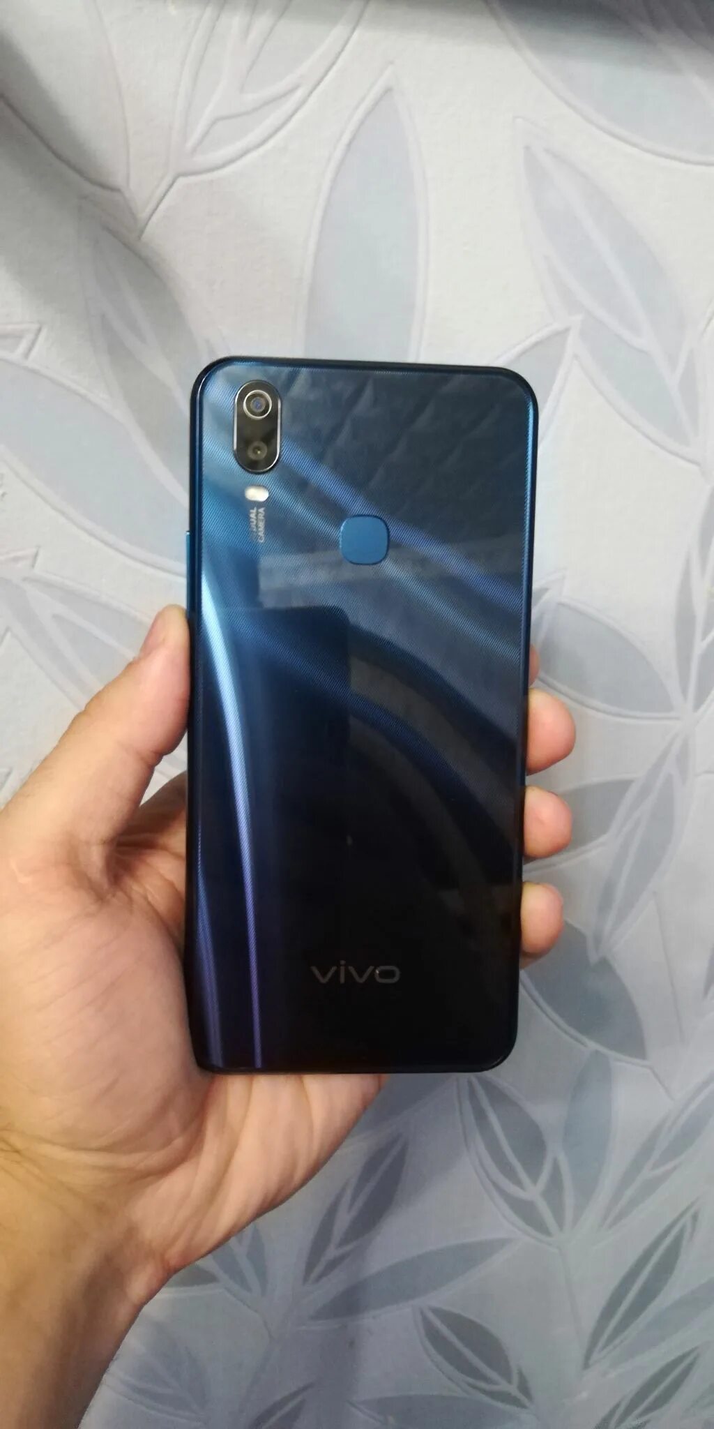 Vivo отпечаток. Смартфон Виво y11. Vivo y11 1906. Vivo y11 3/32gb. Vivo y11 32 ГБ.