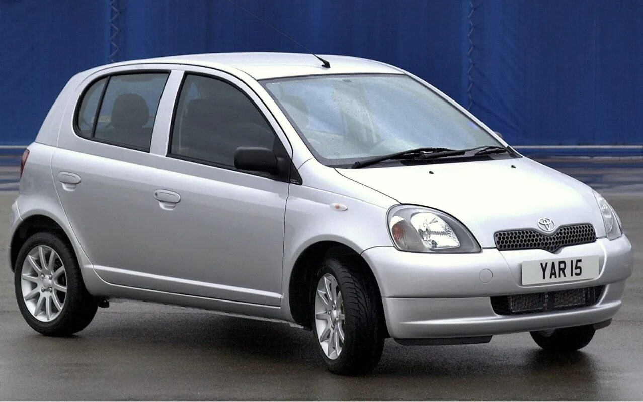 Ярис 2000 год. Toyota Yaris 1999. Toyota Yaris 1999-2003. Toyota Yaris 2000. Тойота Ярис 1999 2003.