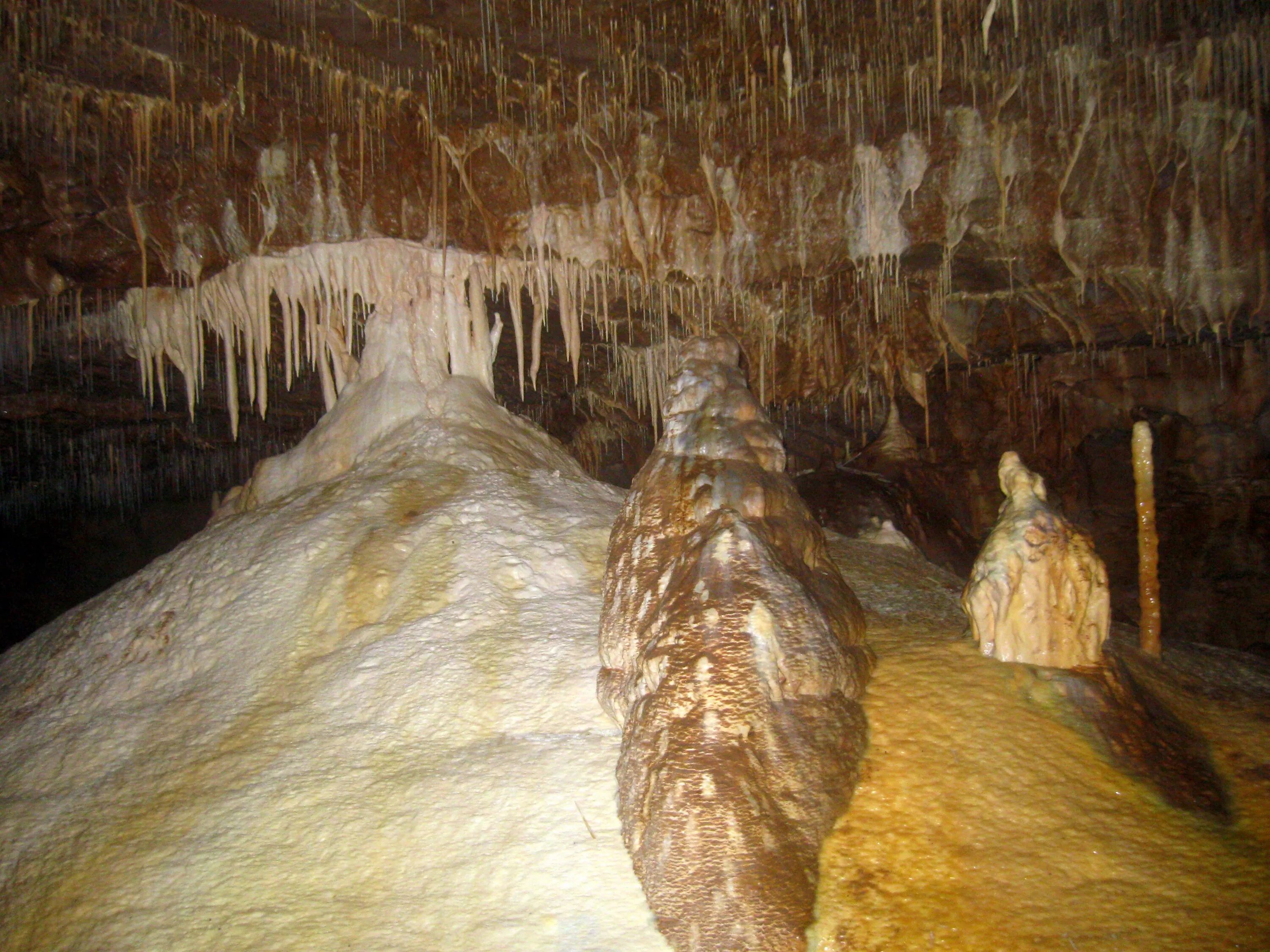 пещера октябрьская. пещера октябрьская. пещера октябрьская зилим. октябрьская пещера алматы. пещера октябрьская.