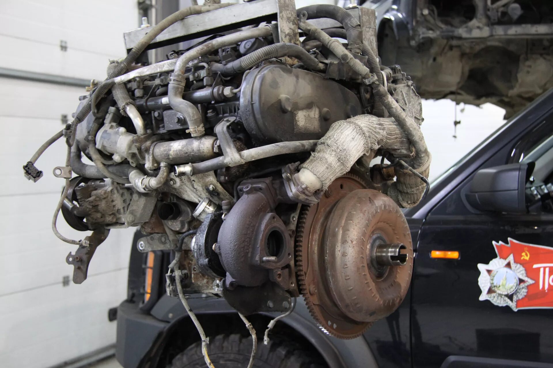Двигатель Discovery 3 2.7 дизель. Мотор ленд Ровер 2.7 дизель. Двигатель Land Rover Discovery 2.7. Land Rover Discovery 4 3.0 дизель двигатель.