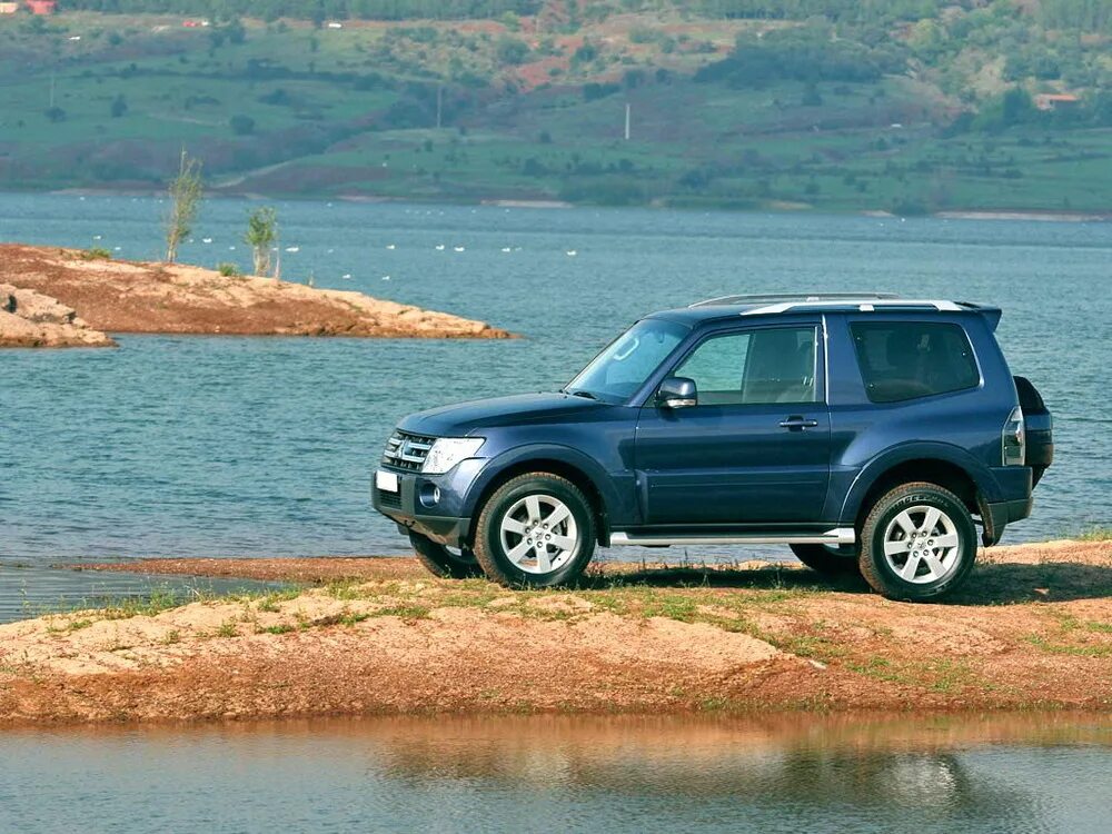 Mitsubishi Pajero 3 Door. Mitsubishi Pajero 3 на 3. Паджеро 4 поколения.