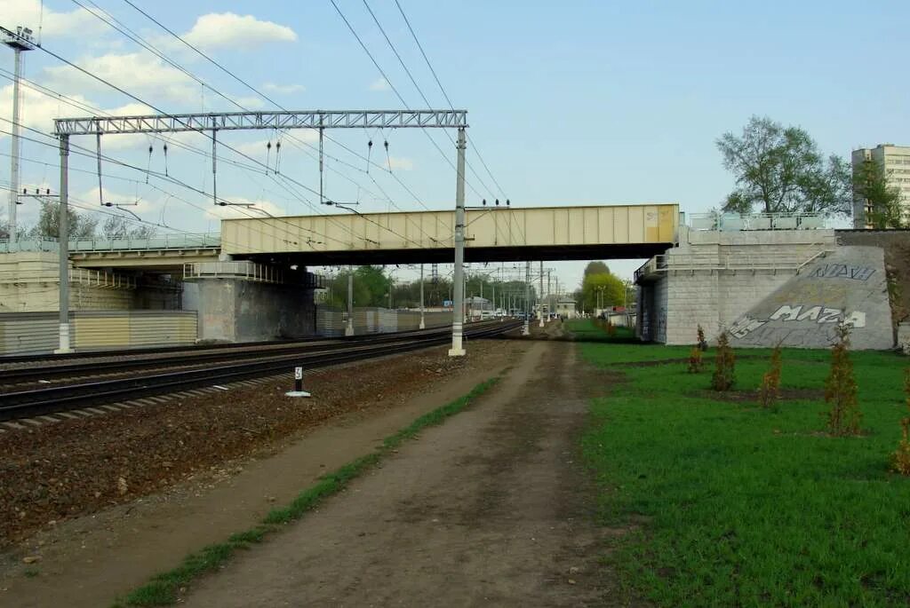 высокая пассажирская платформа. через платформу. платформа чаквисцкали. вагоны ржд грузовые платформы. через платформу.