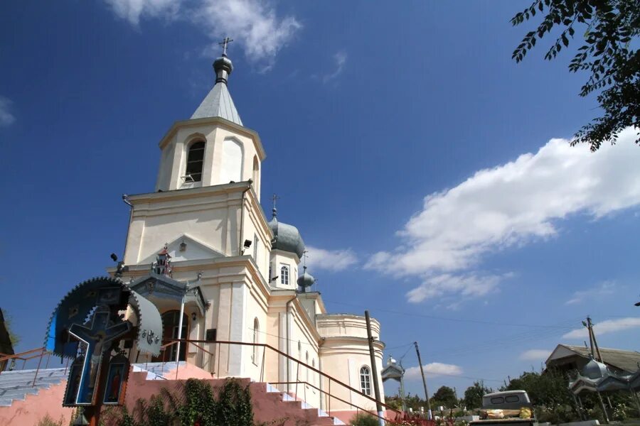 Тараклия молдова. Тараклия Церковь. Достопримечательности города Тараклия Молдова. Церковь город Тараклия.