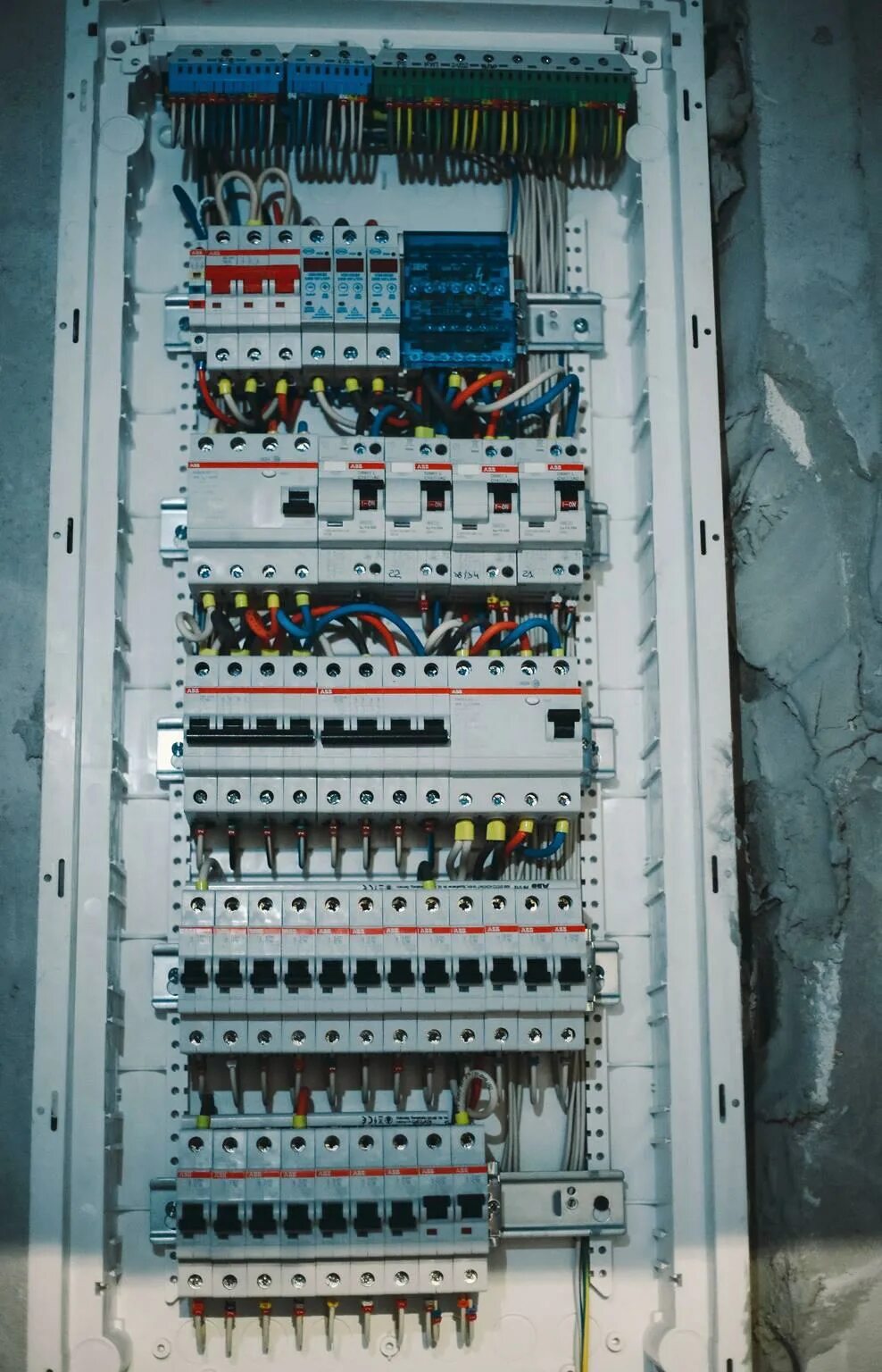 Щит 60 60. Щит abb uk600. abb uk600 60. щит abb uk600 48. щит авв uk600 60 модулями.