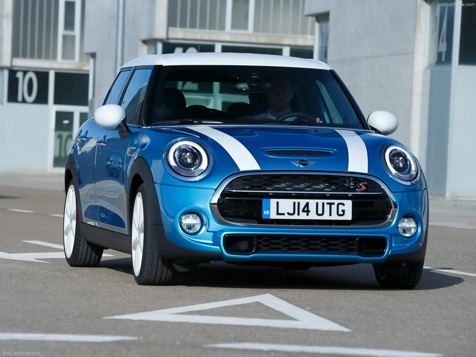 Форум мини. Мини купер s 5 дверей. mini cooper 5 doors. мини купер 5 дверный 2000. mini cooper 2014 4 дверный.