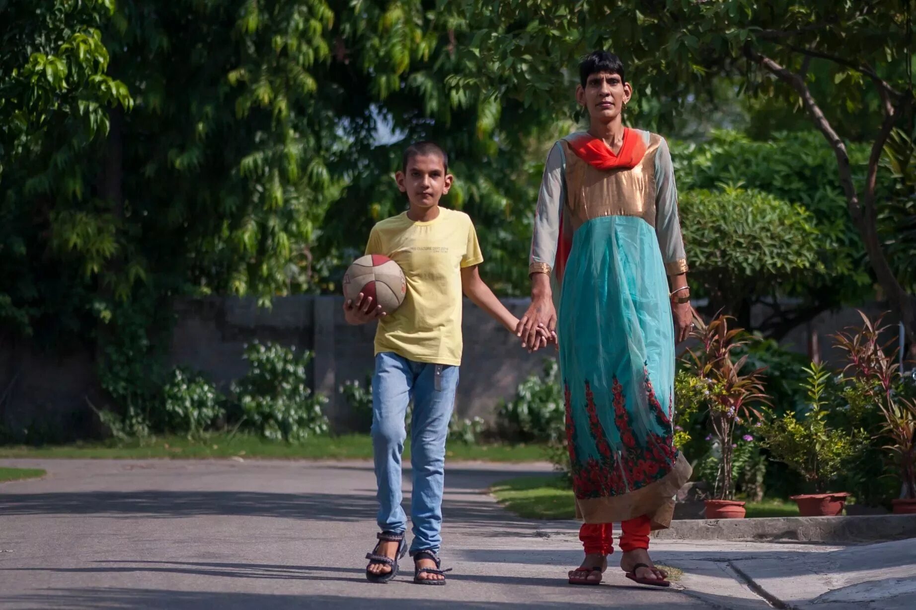 Выше детка. Самый высокий ребенок в мире Каран Сингх. Каран Сингх мальчик. Каран Сингх рост 2021. Каран Сингх рост.