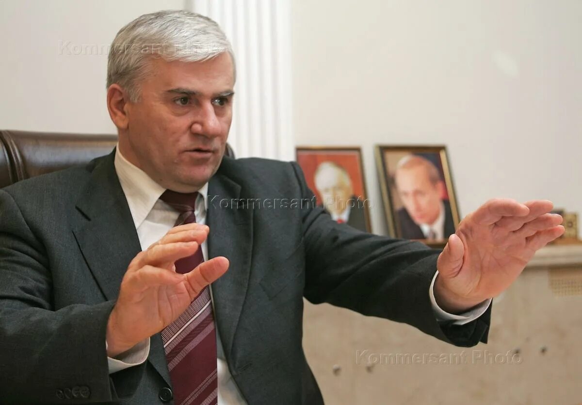 Как выглядит амиров. Саид амиров. саид джапарович амиров. мэр махачкалы амиров. саид амиров фото.