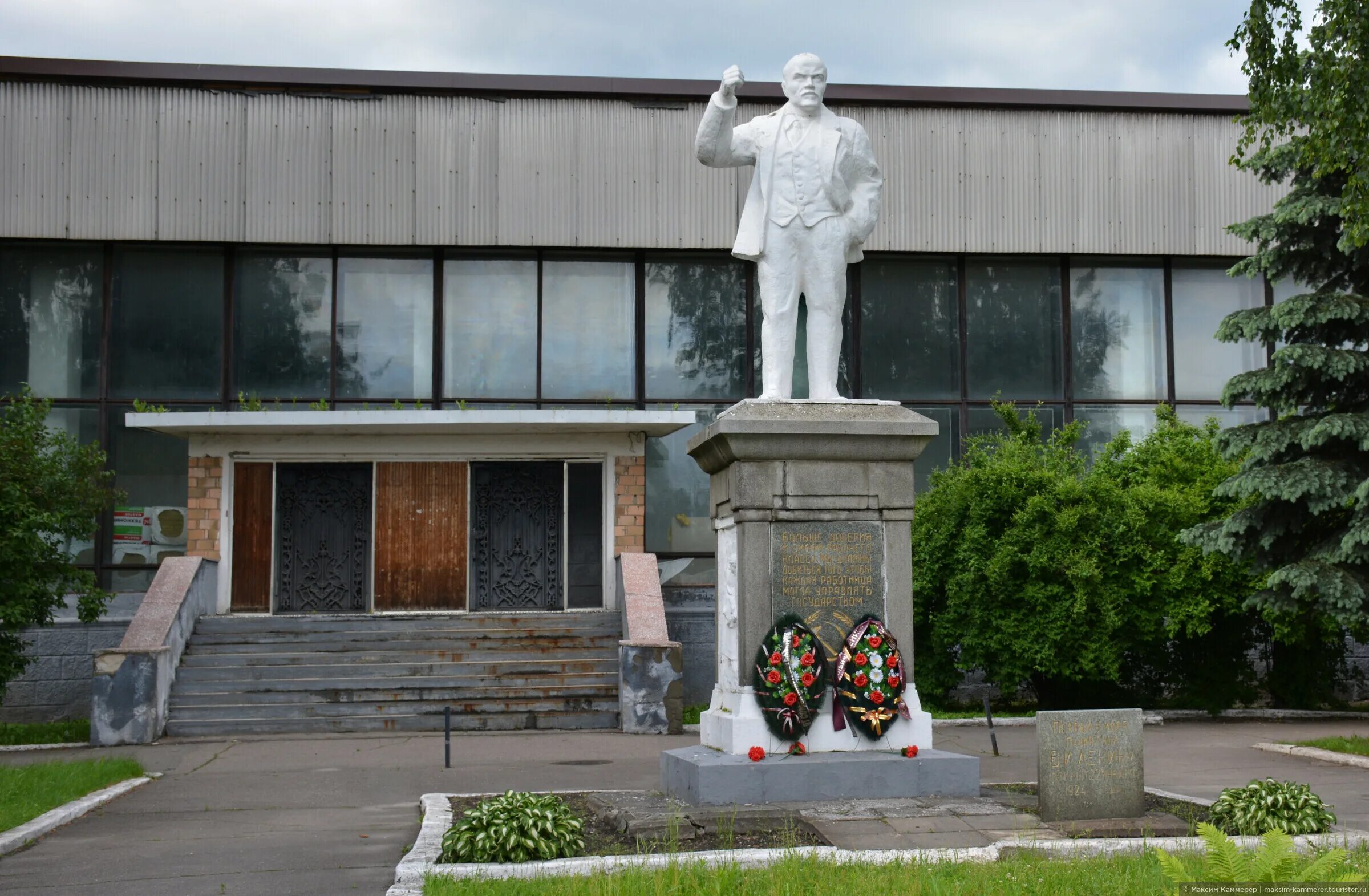 Первый в мире памятник. Памятник в. и. Ленину (Ногинск). Памятник в Ногинске статуя Ленина. Первый в мире памятник Ленину в Ногинске. Ногинск Ленин памятник Ленину.