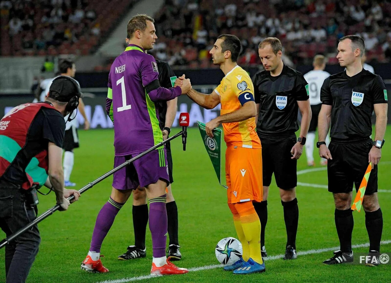 Коньяк жемчужина армении 7 лет. 5л коньяк арарат "васпуракан" 15 лет. 0 армения. Ереван арарат. Армянский коньяк 5 звезд.