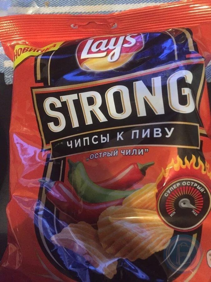 Чипсы strong острый Чили. Lays strong острый Чили. Лейс Стронг острые. Чипсы Лейс острый Чили.