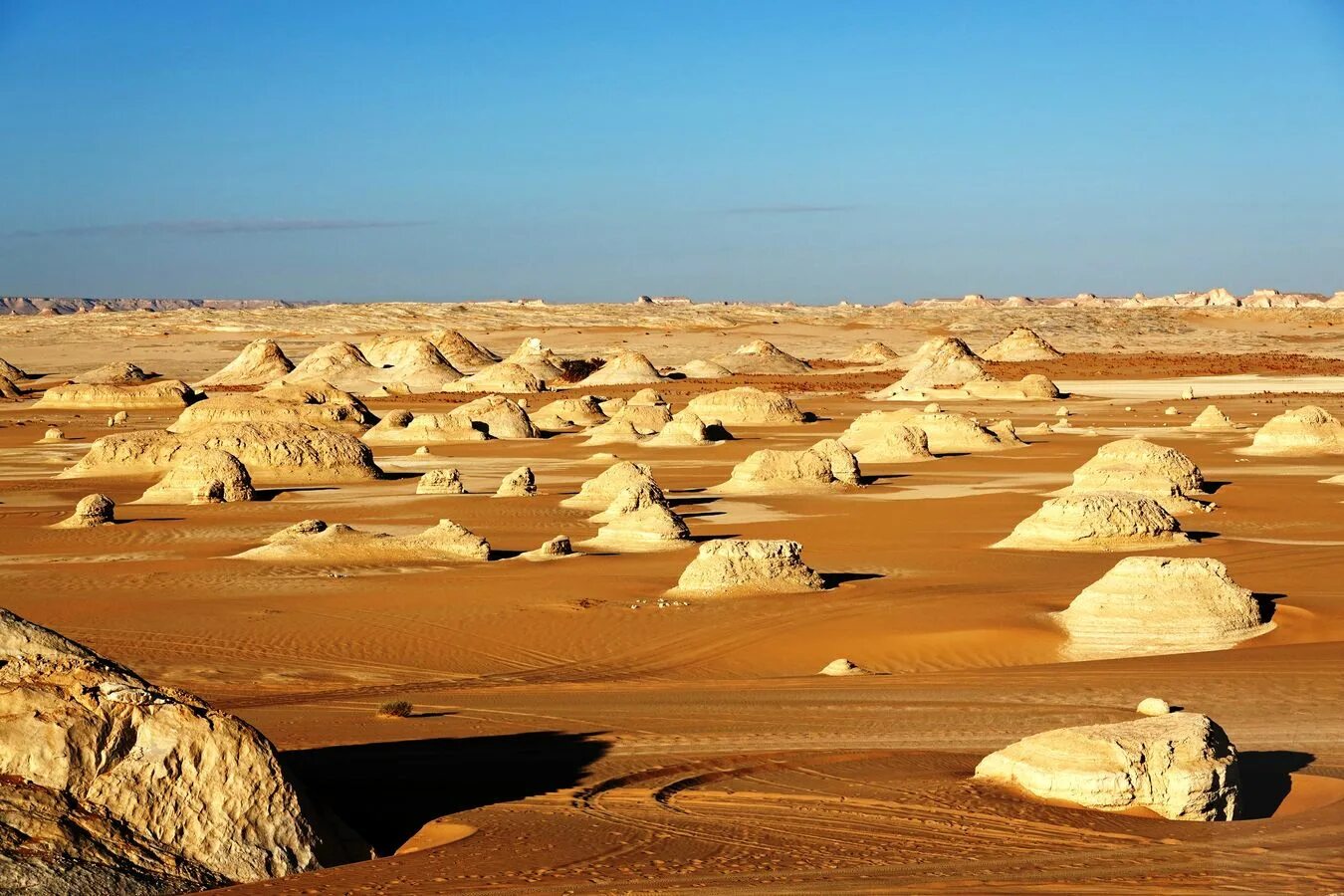 Какая природа египта. Хургада пустыня сахара. Египет Пески пирамиды Оазис. Бахария Египет. Египет сахара.