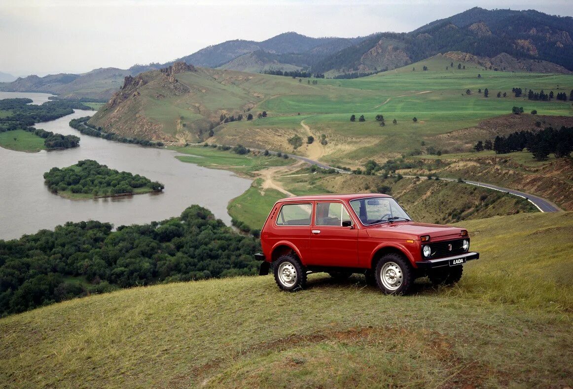 Фото машины нива. Lada Niva (ВАЗ-2121). Лада Нива 2121 красная. ВАЗ 2121 Нива Автоэкспорт. Машина Лада Нива 2121 красная.