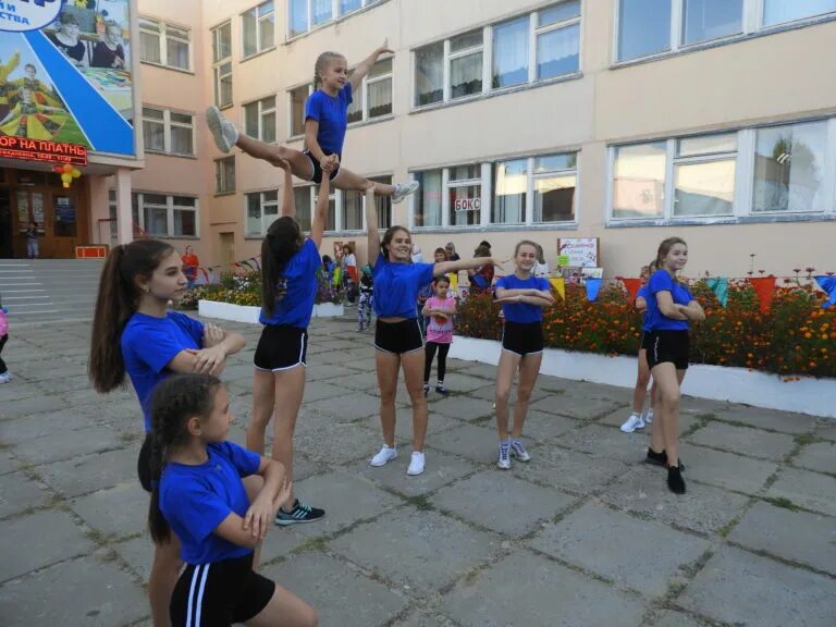 спортивная акробатика тройка 90 °. спектр камышин. камышин спектр 5 мкр. центр спектр камышин. день молодёжи (россия).