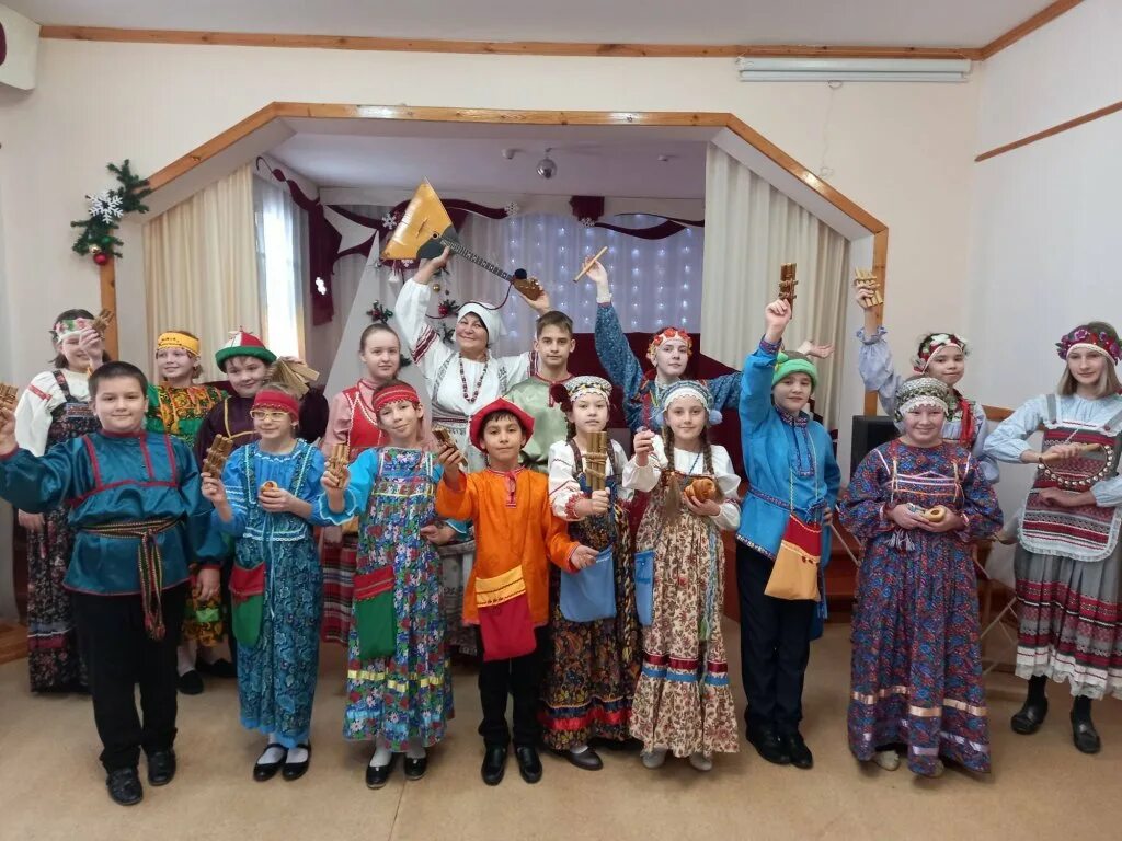 Мариинск праздник. Музыка мариинск. Город музей мариинск. Памятник императрице марии александровне в мариинске. Музыка мариинск.
