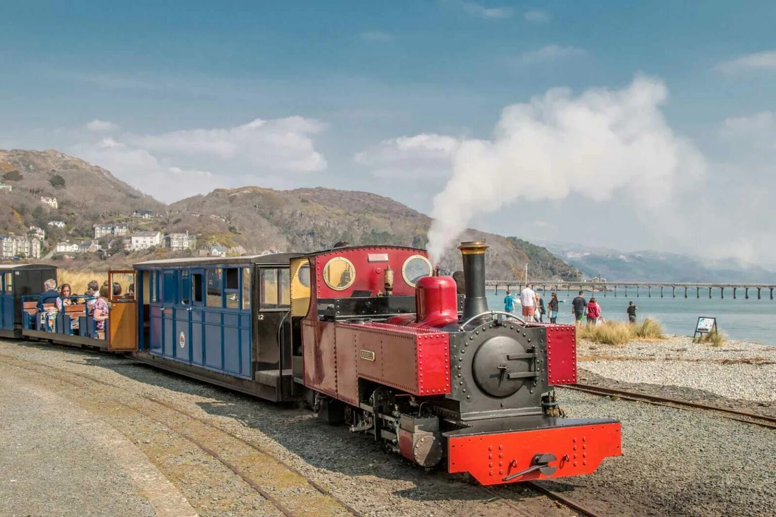 Приключения железнодорожников. Train less. Miniloona train. Современные локомотивы бомбардье. Самый маленький поезд.