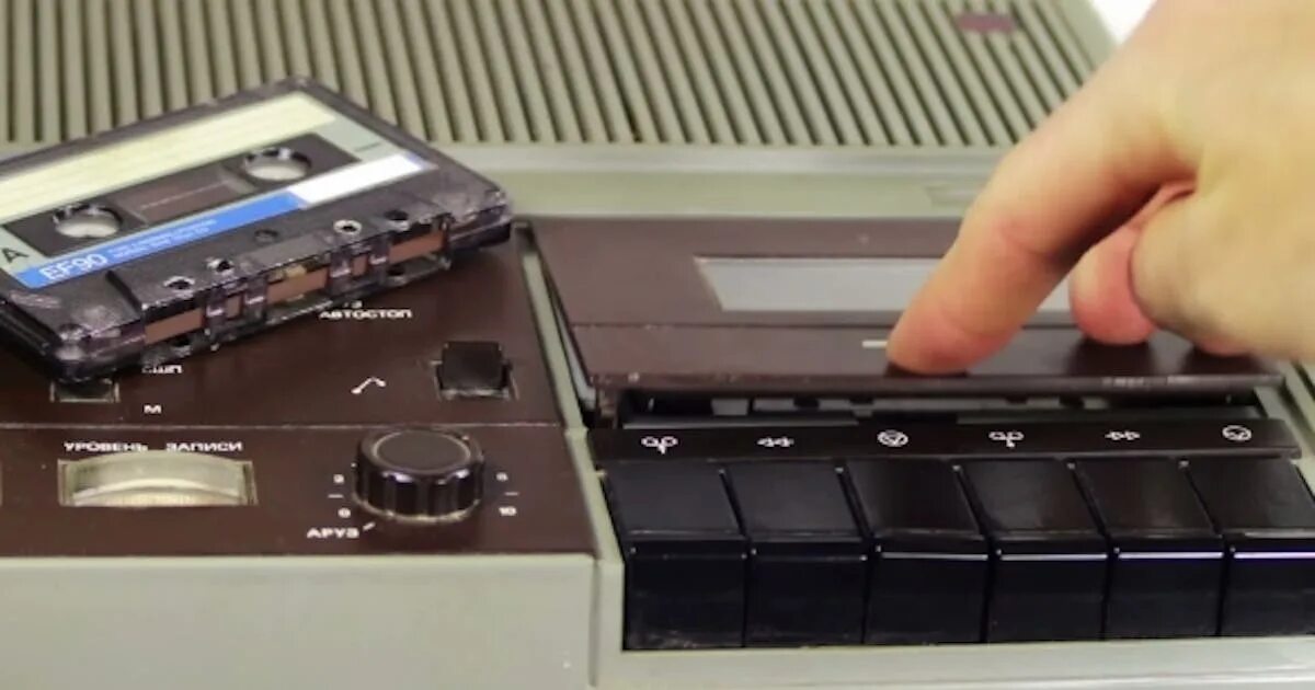 Кассетный магнитофон soundmax. Видеомагнитофон vhs samsung srv-273. Кассета вставляется в магнитофон. Куда вставляют кассеты. Кассета блок и кассета приемка.