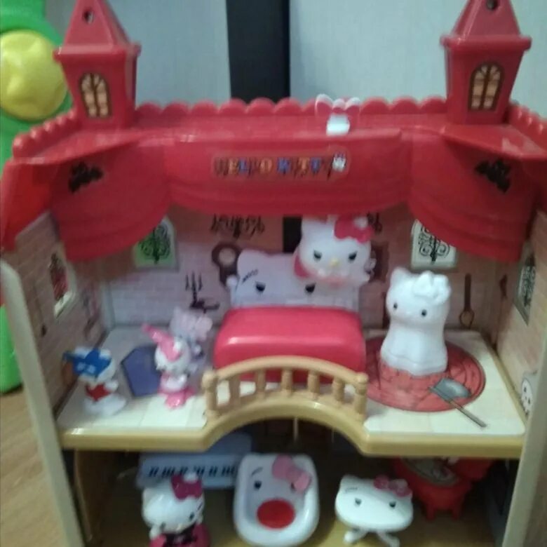 Домик хелло. Хелло Китти и домик принцесс. Домик hello Kitty бумажный. Бумажный дом hello Kitty. Мебель в дом Хеллоу Китти.