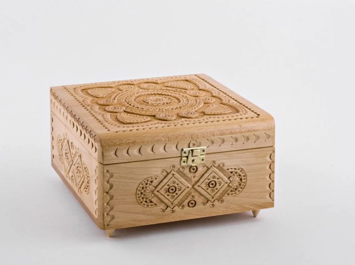 Крючком деревянные шкатулки. Шкатулка резная e271575. Шкатулка деревянная. Шкатулка из трикотажа. Крючком деревянные шкатулки.