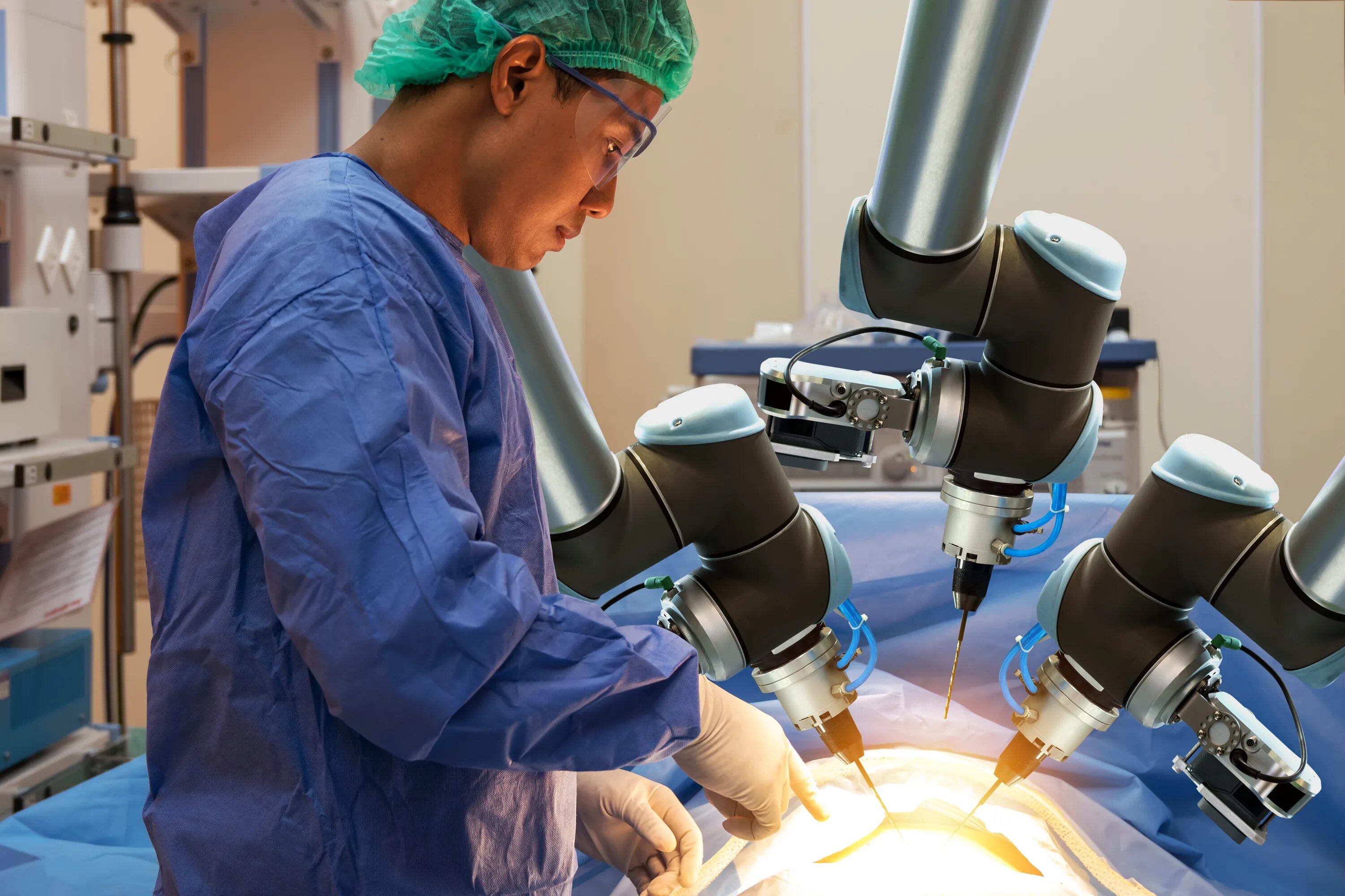 Робот делает операцию. Da Vinci робот-хирург. Роботизированная хирургия. Роботы в медицине.
