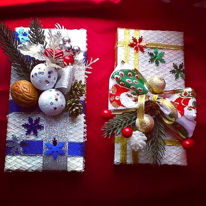 Оформить шоколадку к новому. Упаковка шоколадки на новый год. Украсить шоколадку на новый год. Красивая упаковка шоколадки. Упаковка шоколада в виде снеговика.