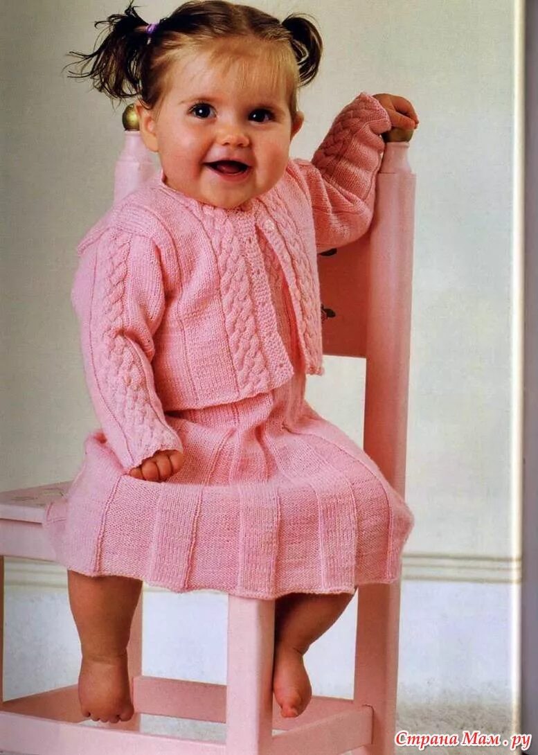 Вязаные костюмчики на девочку 1 годик. Вязаный костюм для девочки 1 год. Вязаная кофта для девочки 1. Детский вязаный костюм для девочки. Вязаный костюм для девочки 2 года.