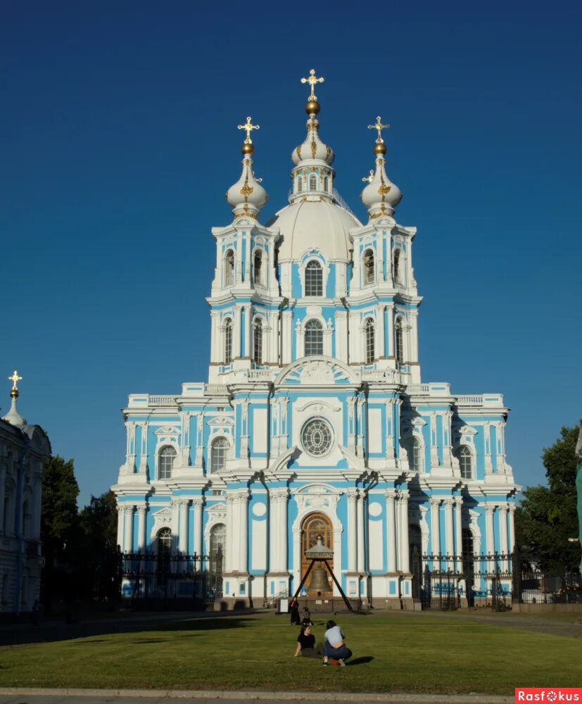 Воскресенский новодевичий монастырь санкт-петербург. Ансамбль смольного монастыря растрелли. Смольный год постройки. Смольный институт благородных девиц архитектор. Смольный год постройки.
