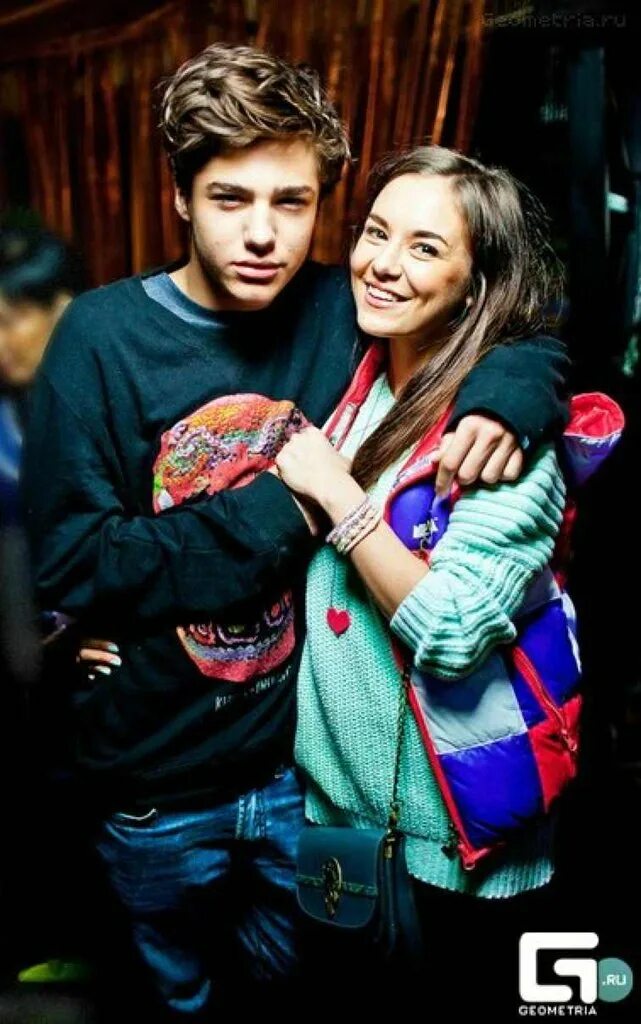 Рома жёлудь и его девушка. Настя шмакова и рома желудь. Рома жёлудь и его девушка. Роме девушку. Рома жёлудь и его девушка.