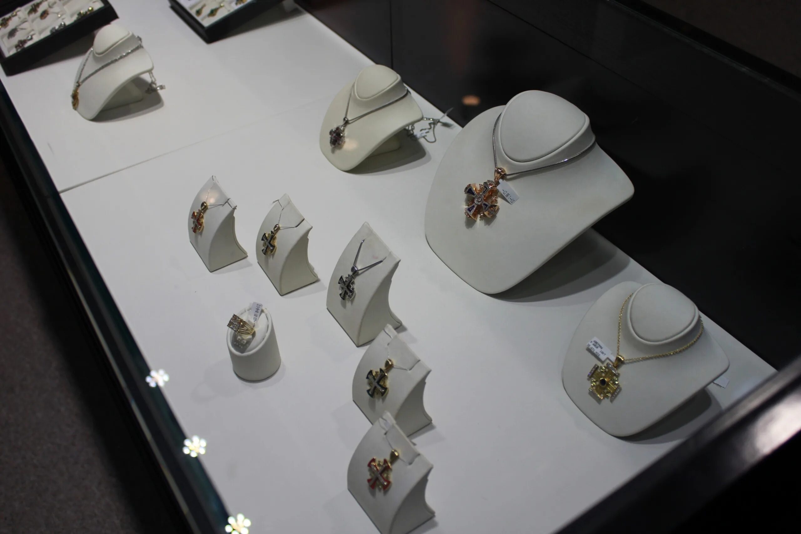 эпл якутские бриллианты каталог ювелирных изделий. бриллиант эпл даймонд. алроса магазин ювелирных. ювелирная фирма алроса. алроса кольца.