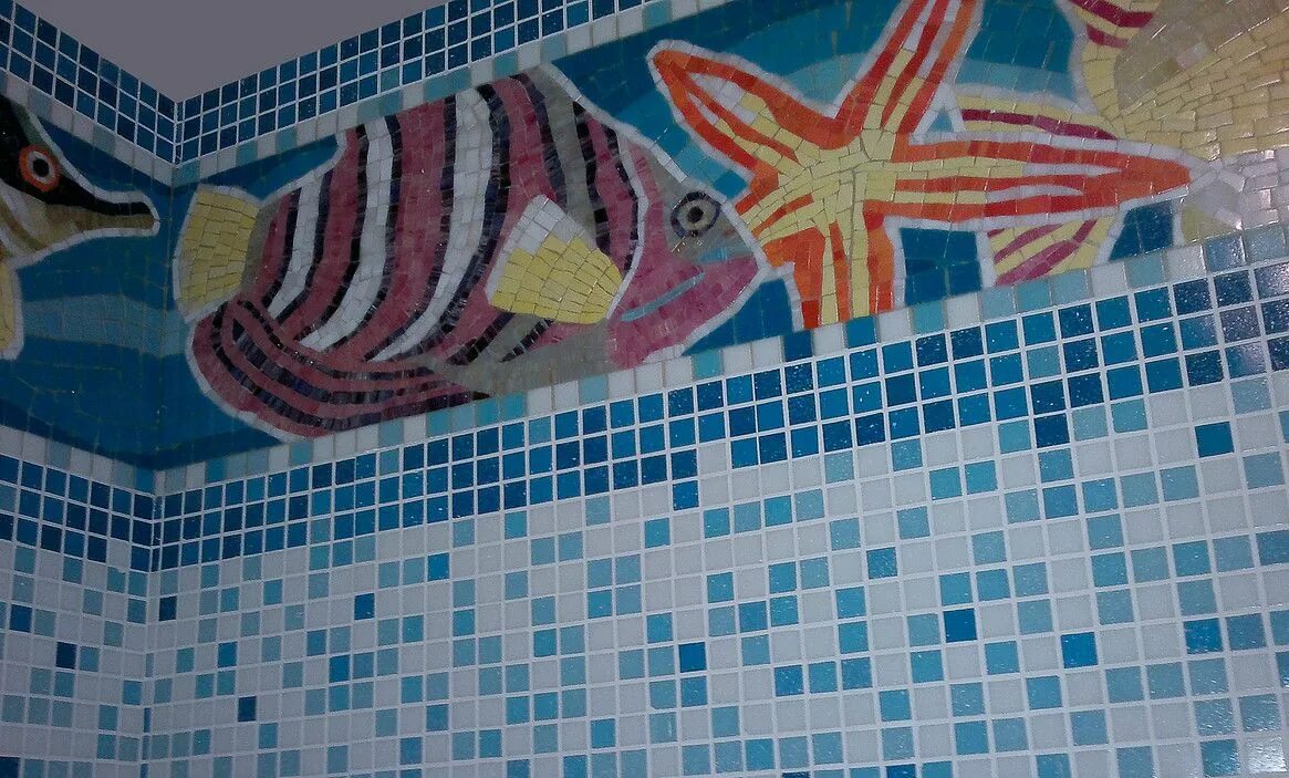 Нижегородская мозаика 2024. Фриз из мозаики в ванную комнату. Мозаика "рыбка". Мозаичный фриз. Мозаичные орнаменты для ванной.