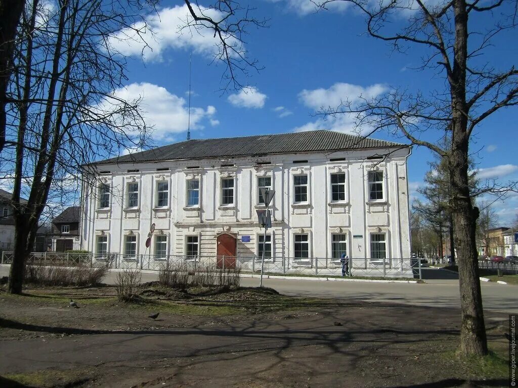 Город крестцы. Крестцы москва. Крестцы москва. Церковь святой троицы крестцы. Краеведческий музей крестцы.