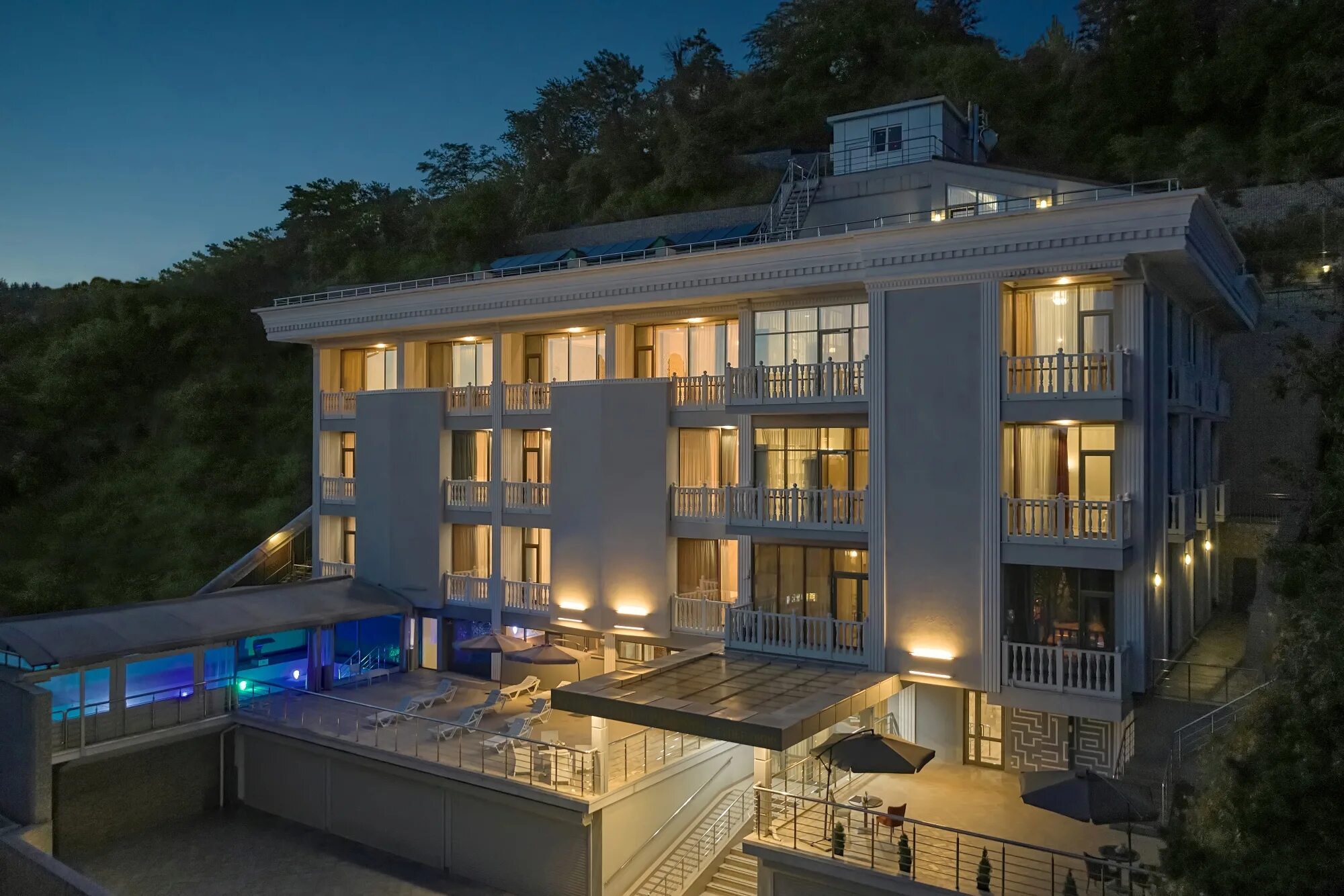 Гостевой дом версаль сочи. Отели в лазаревском с бассейном 2023. Лазаревское ул аэродромная 2/3. Родина бутик-отель). Отель пятница лазаревское.