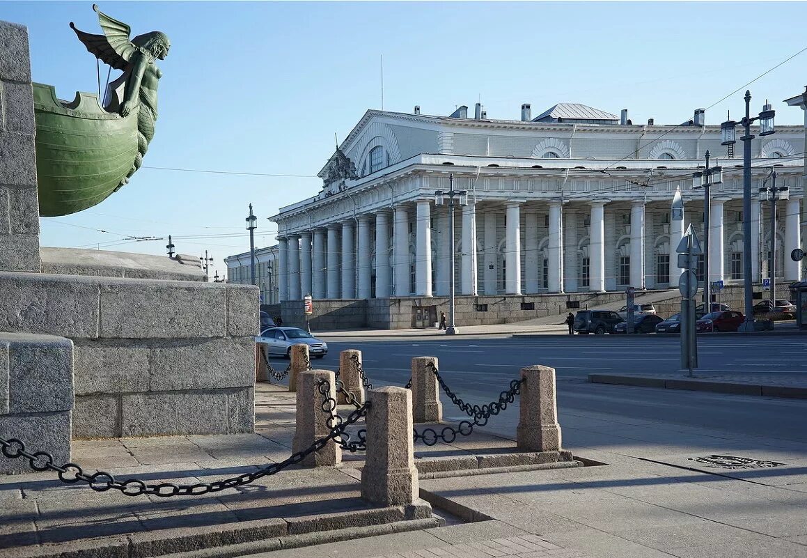 Здание биржи спб. Биржа на Васильевском острове. Здание биржи на Васильевском острове. Биржа стрелка Васильевского острова. Стрелка Васильевского острова со зданием биржи.