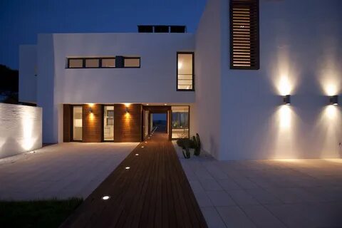 Modern outdoor wall lighting