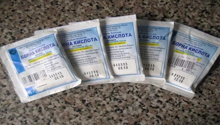 Препарат от муравьев в огороде. Борная кислота от кожеедов. Борная кислота фото для растений. Борная кислота от кожеедов. Эффектив средство от тараканов.