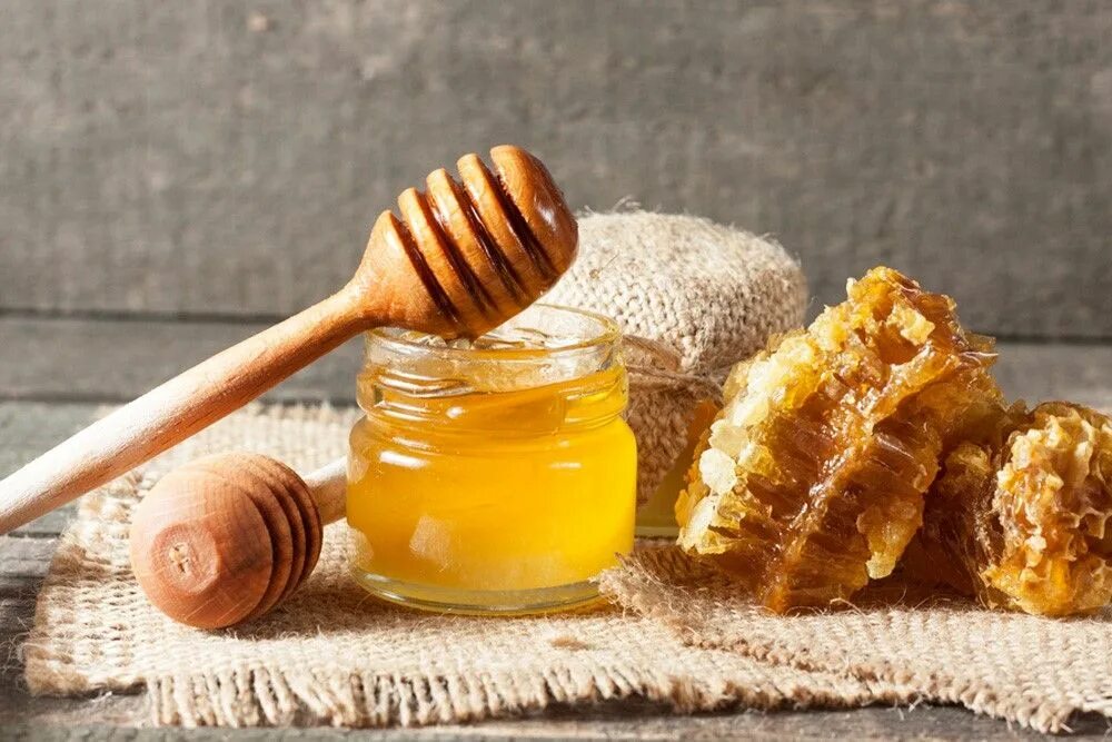 Honey måneskin. Медовый массаж. Массаж медом. Медовый массаж фото. Мёд фотографии красивые.