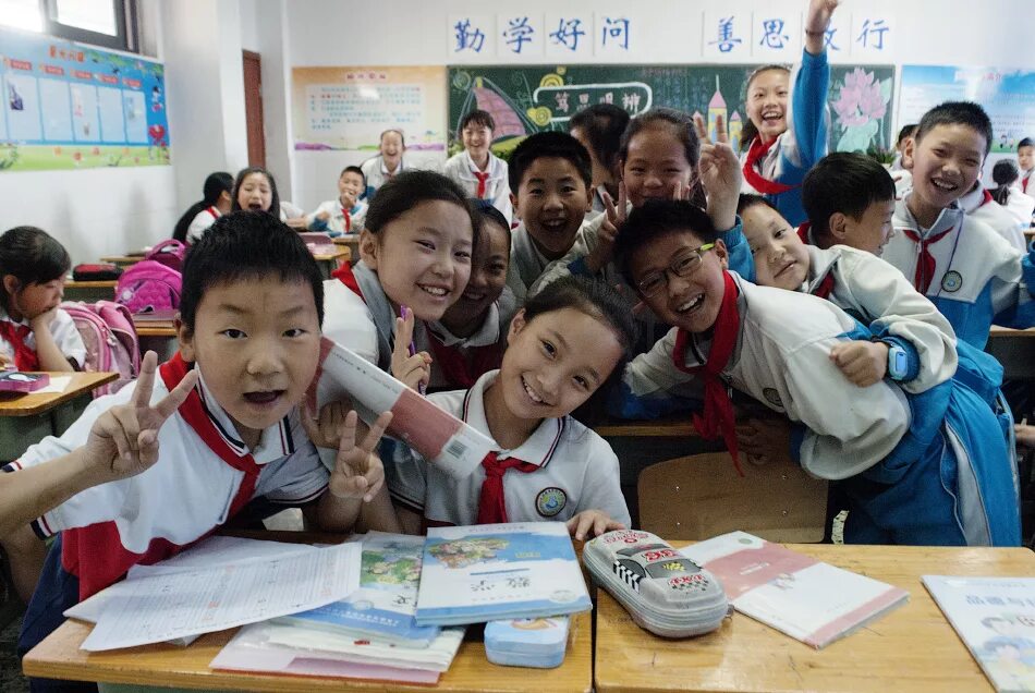 Китайский класс в школе. Школа в Китае. Китайские дети в школе. Начальная школа в Китае. Китай школа дети.