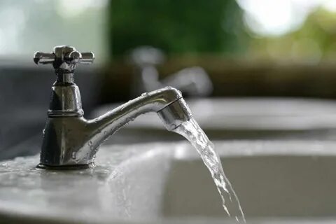 Кран з водою