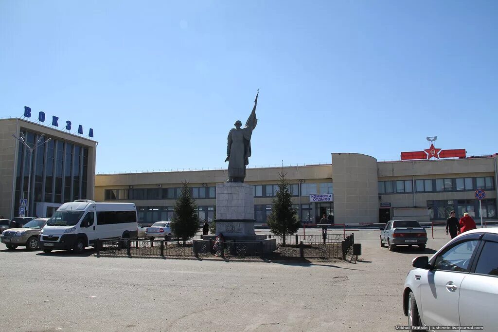 Площадь город Бузулук. Памятник в Бузулуке на вокзале. Центральная площадь Бузулук. Город Бузулук парк. Территория бузулука